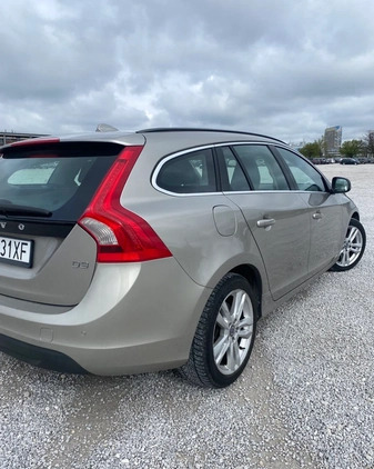 Volvo V60 cena 31000 przebieg: 251000, rok produkcji 2010 z Warszawa małe 191